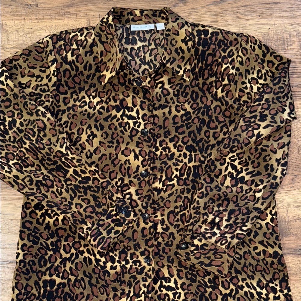 SUSAN GRAVER Leopard Print Button-Up Shirt Size S
